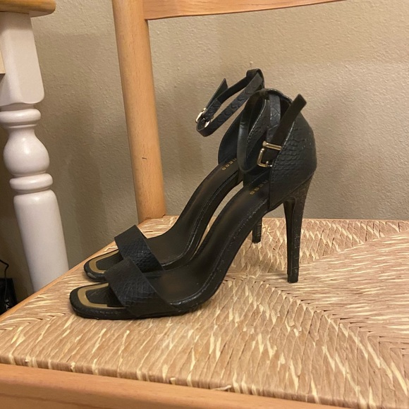 EXPRESS SHOES - Picture 3 of 13